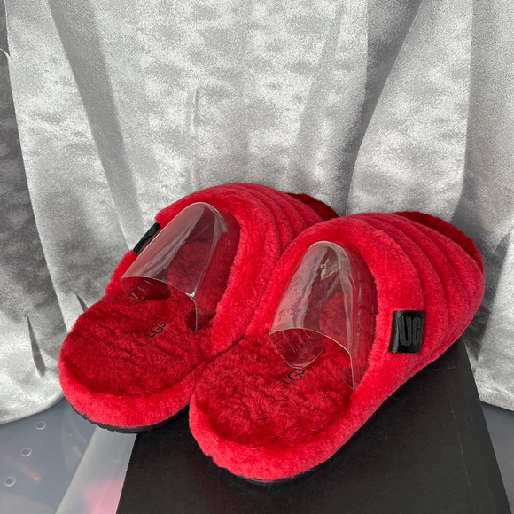 COPY - 🤑Ugg Slippers - Picture 3 of 5